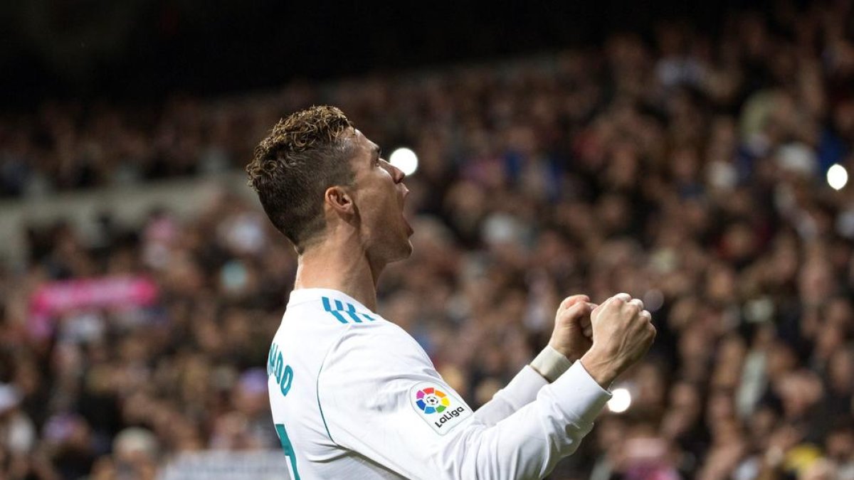 Cristiano Ronaldo celebra un dels seus quatre gols de diumenge davant el Girona.