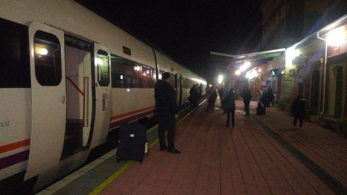 Indignación en Extremadura por la enésima avería en sus trenes