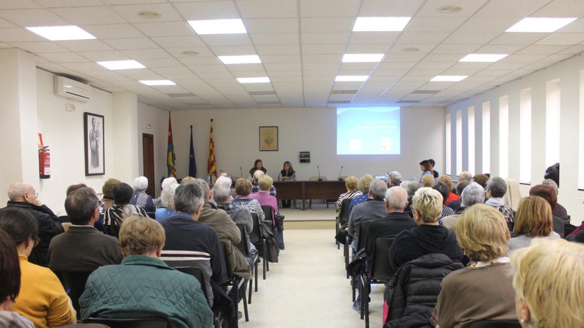 Imagen de la reunión informativa que organizó el ayuntamiento.
