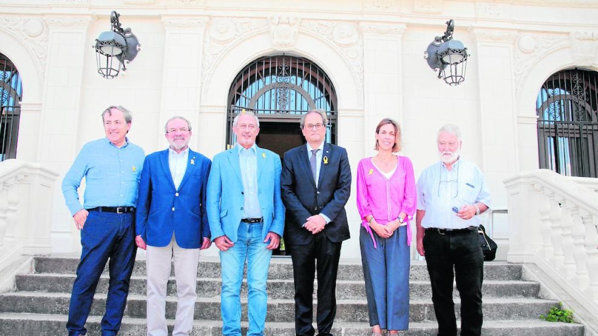 Quim Torra junto con Joan Reñé y otras autoridades en Prada de Conflent.