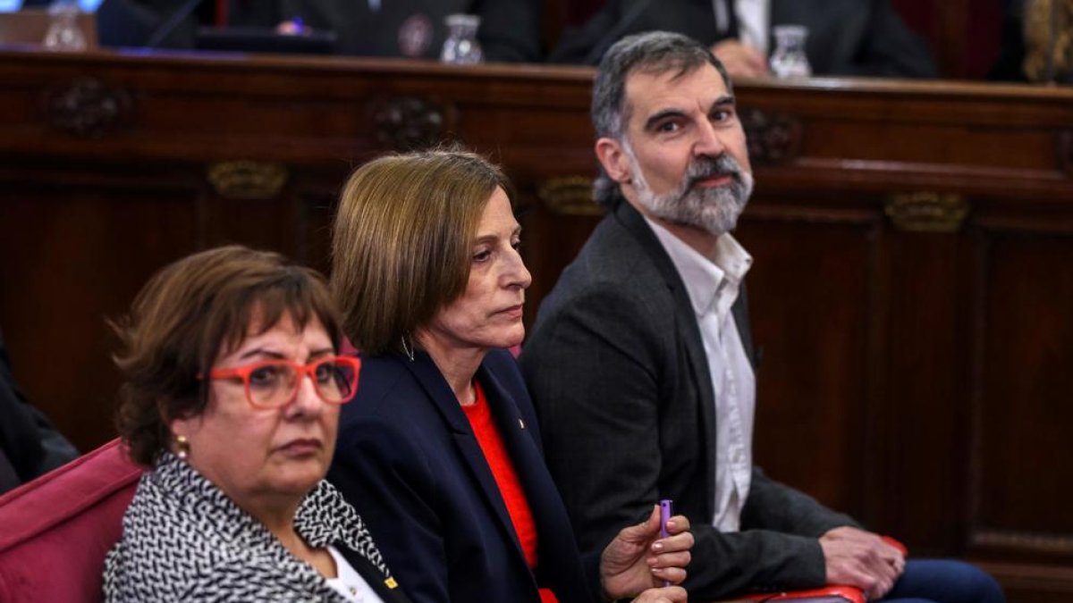 Bassa, Forcadell y Cuixart, en una sesión del juicio.