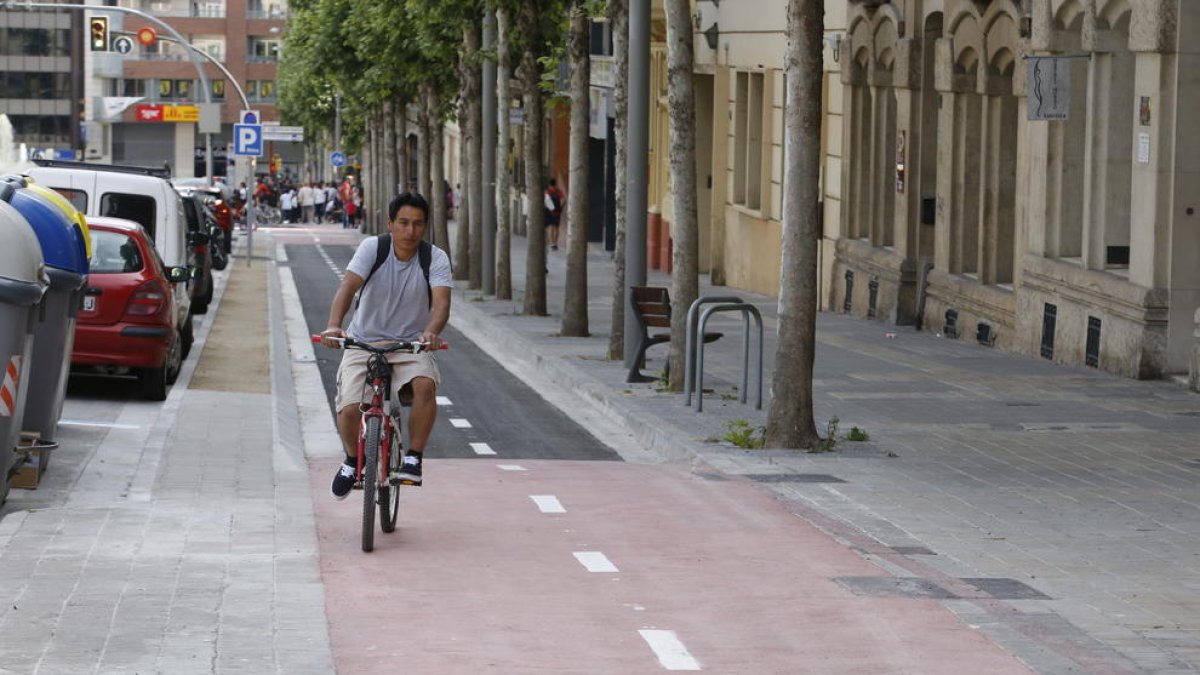 El carril bici de rambla Aragó de Lleida, a punt