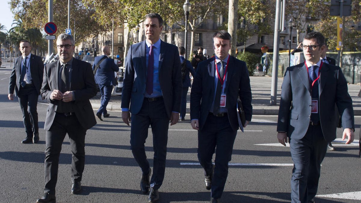 Pedro Sánchez a su llegada a la reunión del Consejo de Ministros en Barcelona.