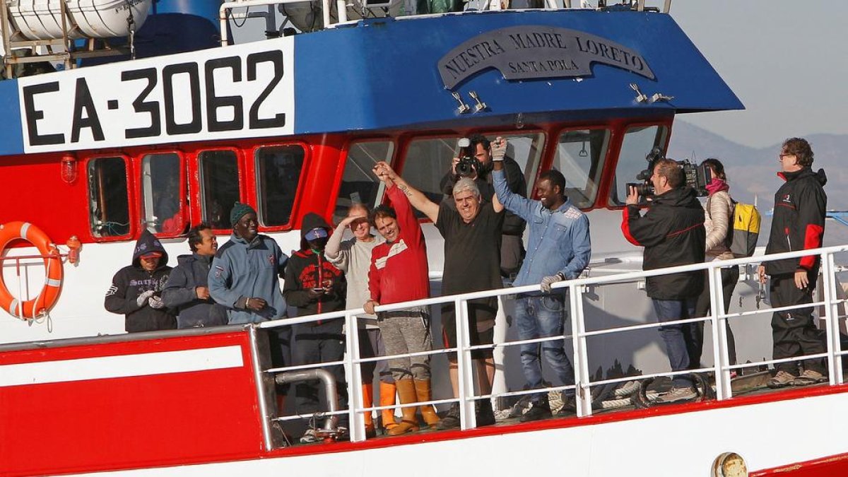 Torna el vaixell que va rescatar 12 migrants