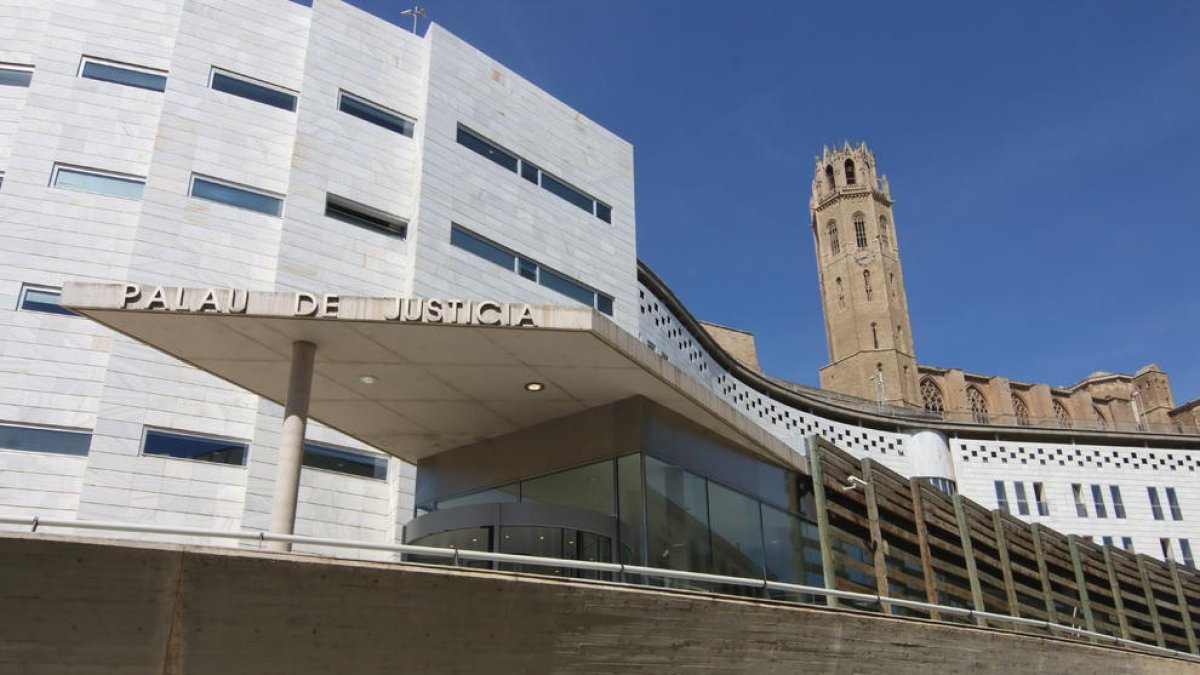 El juicio tuvo lugar ayer en el edificio judicial del Canyeret. 