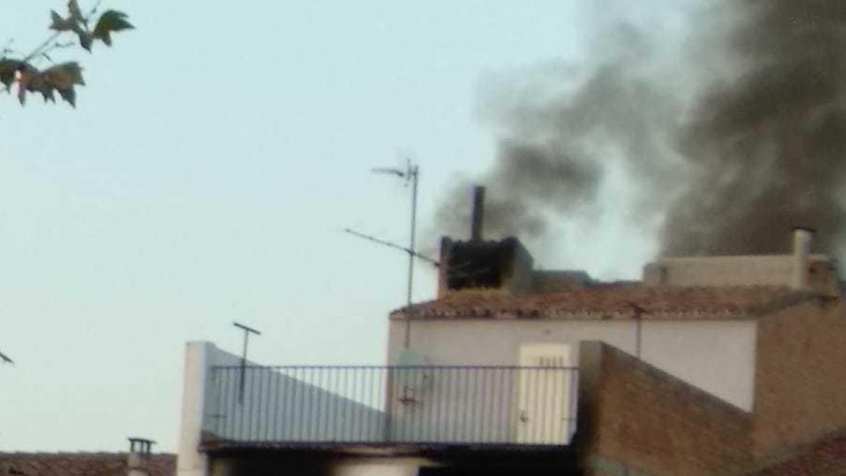 El incendio en una casa en Artesa de Lleida.