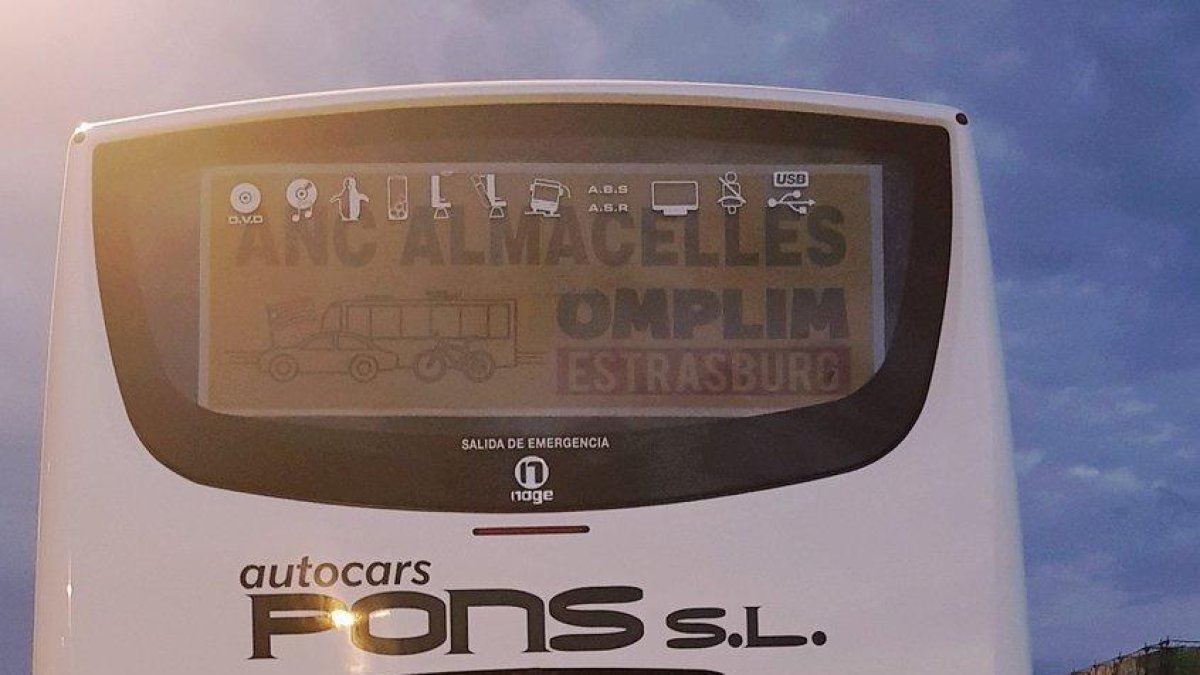 Puigdemont, con un autocar de la ANC Almacelles