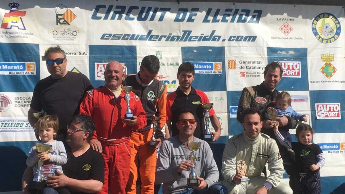 Los ganadores de las diferentes categorías, ayer en el podio del Circuit Municipal de Lleida.
