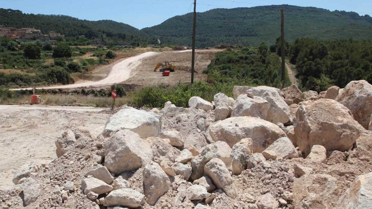 Actuaciones previas al emboquillamiento del túnel del Coll de Lilla por la zona de Montblanc.