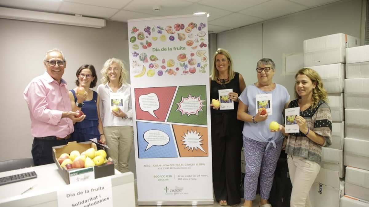 Presentació del projecte Dia de Fruita, ahir, al departament de Salut de Lleida.