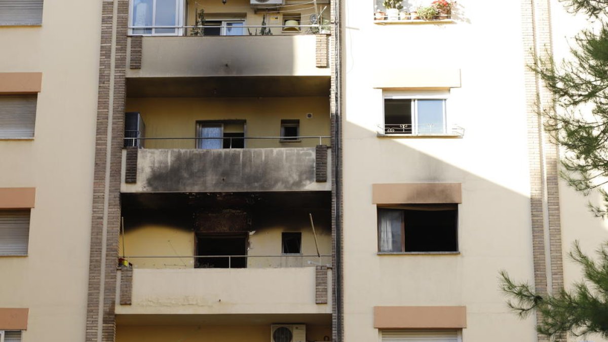 El pis del carrer Riu Francolí, a Cappont, després de l’incendi.