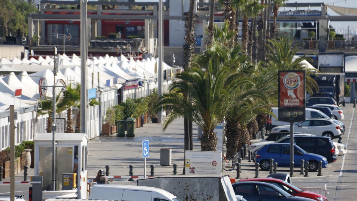 Una vista del moll del Port Olímpic de Barcelona.