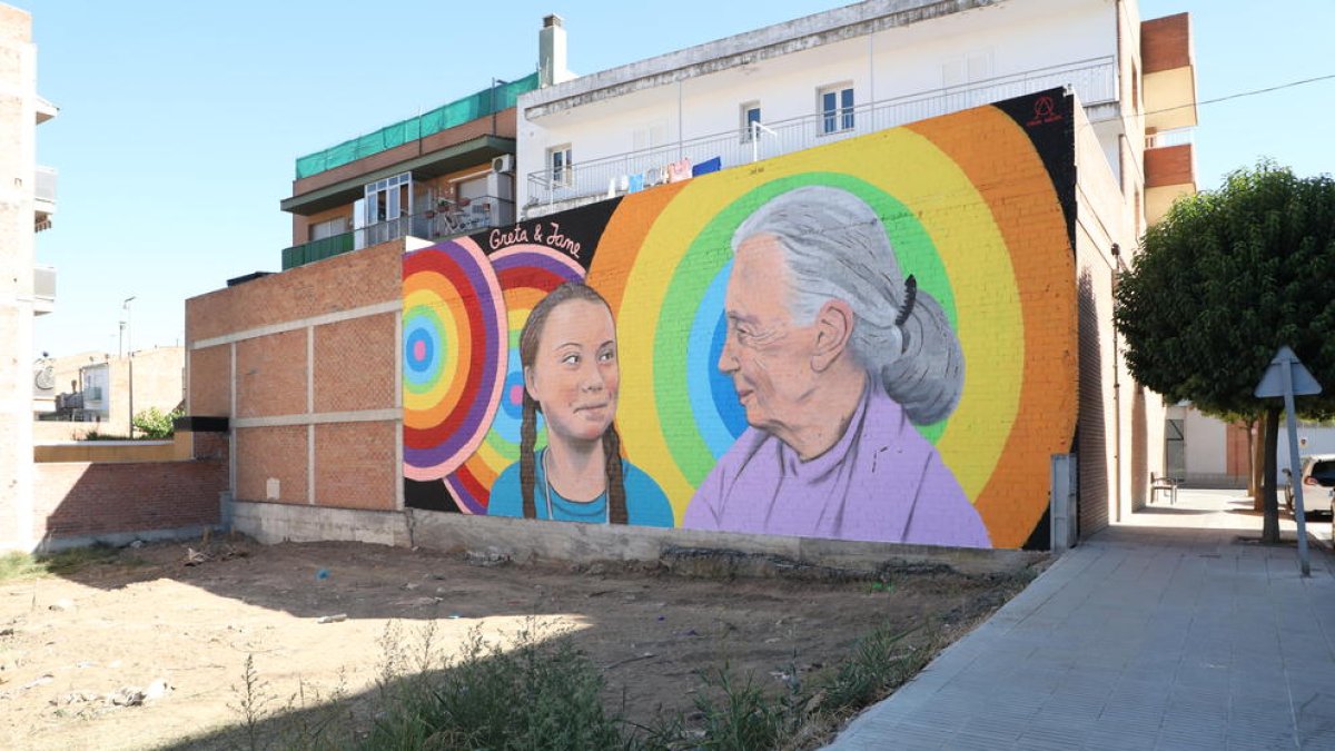 El mural que rinde homenaje a Greta Thunberg y a Jane Goodall, ya terminado.