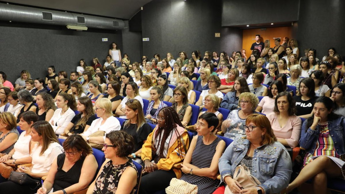 Charla sobre el aprendizaje para iniciar el curso de las escuelas ‘bressol’