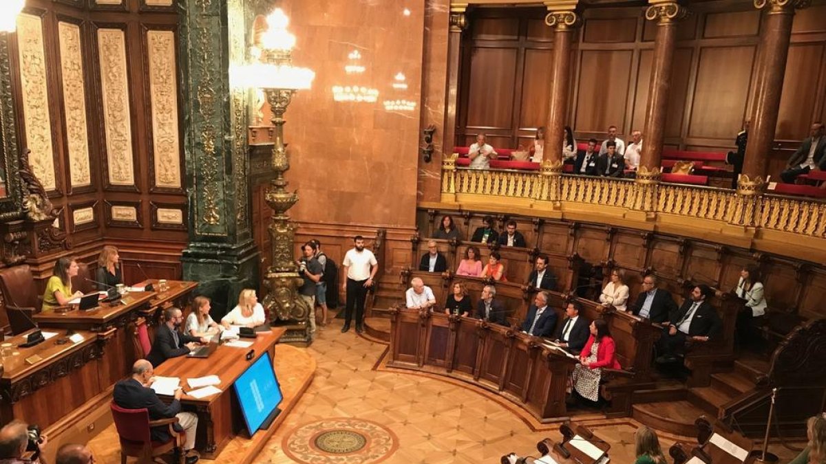 Imagen general de la sesión extraordinaria del Pleno del Consejo Municipal de Barcelona.