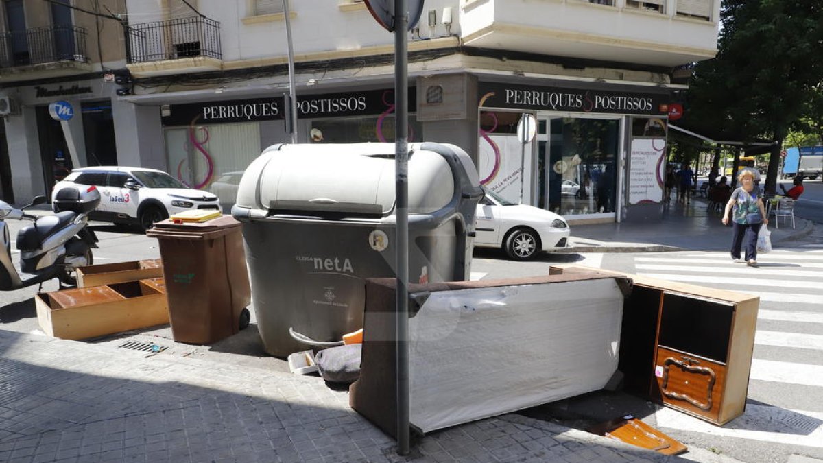 Los muebles en plena calle Teuleries.