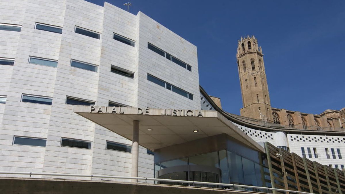 Vista de la entrada de la Audiencia Provincial de Lleida. 
