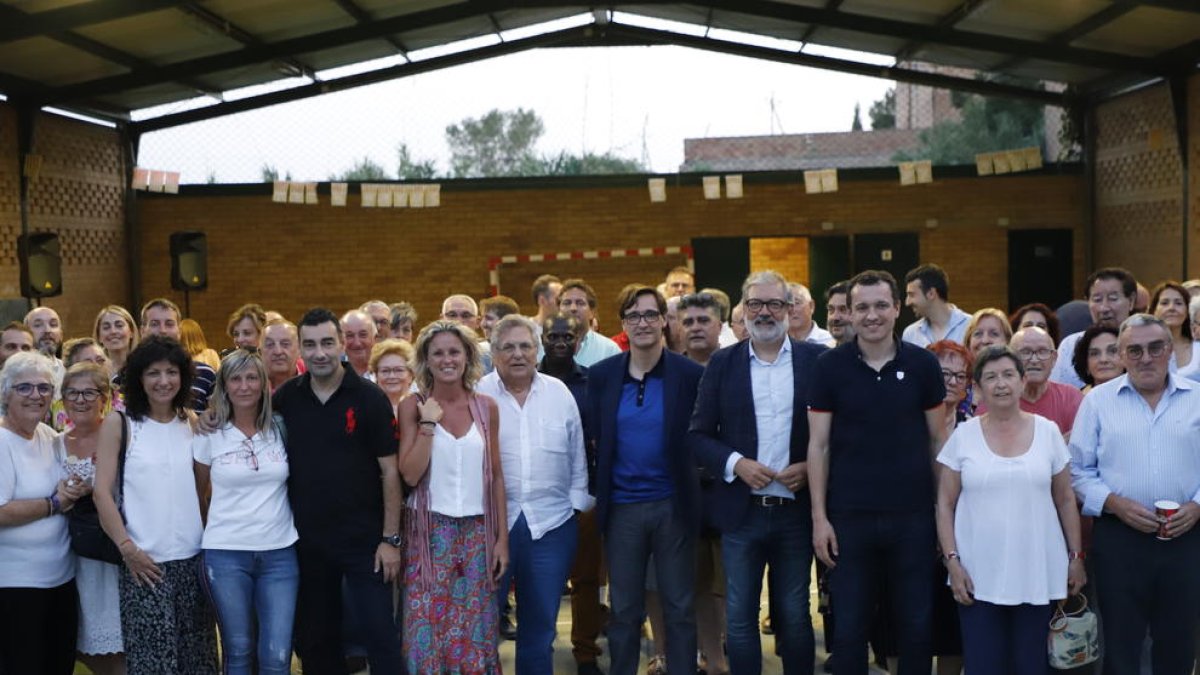 Imagen de la cena de verano de ayer del PSC con los militantes en Butsènit.