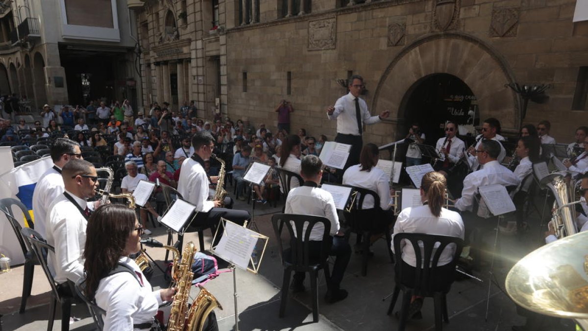 La agrupación musical Guayedra de Canarias fue la encargada ayer de ofrecer el concierto inaugural.