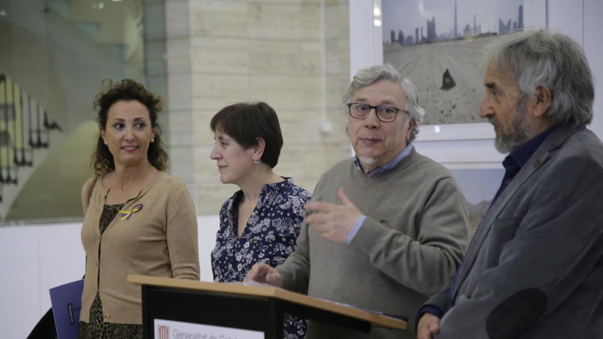 Josep Borrell, ayer durante la presentación de la Biennal d’Art Contemporani Català.
