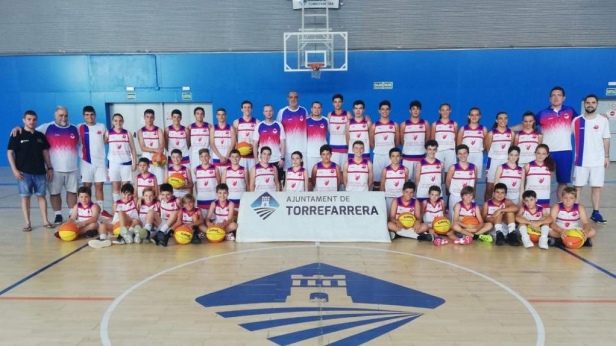 Participants en el III International Basketball Camp, que va finalitzar ahir a Torrefarrera.