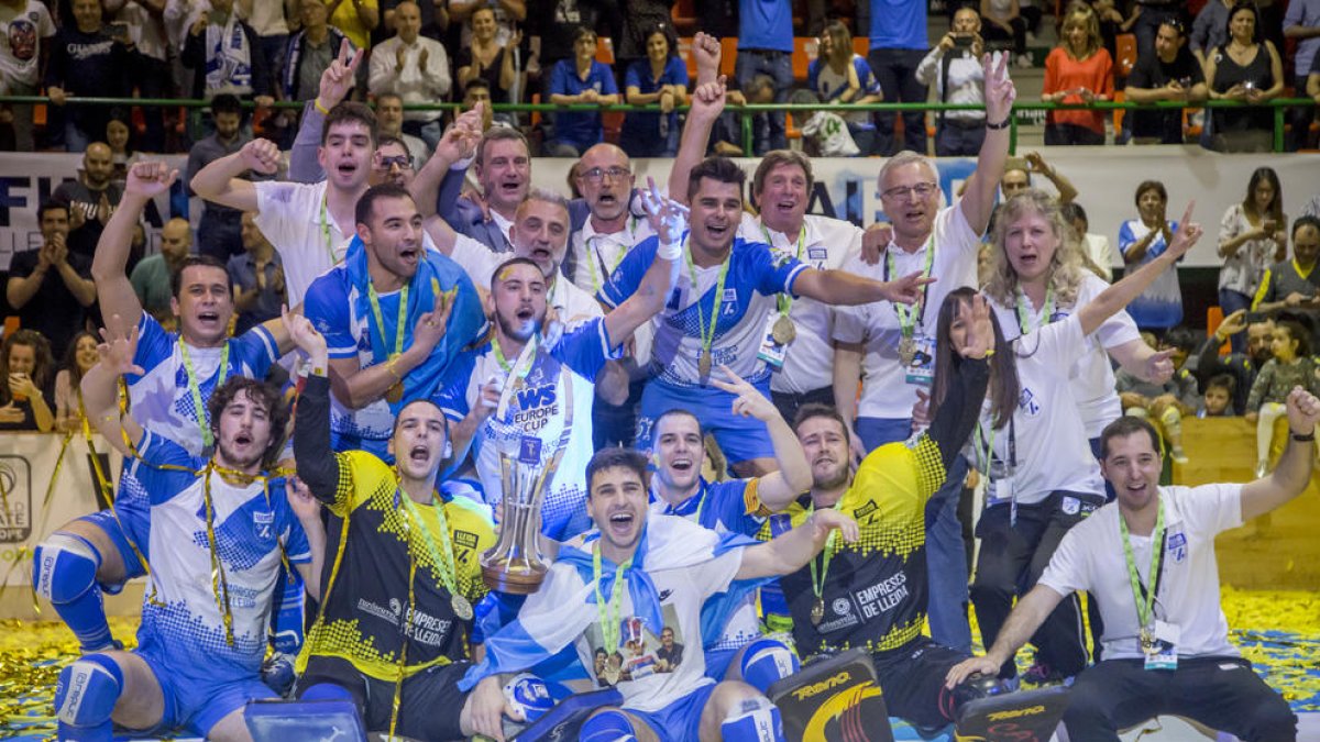 El Lleida Llista celebra el seu segon títol de la Europe Cup, que van guanyar el 28 d’abril passat.