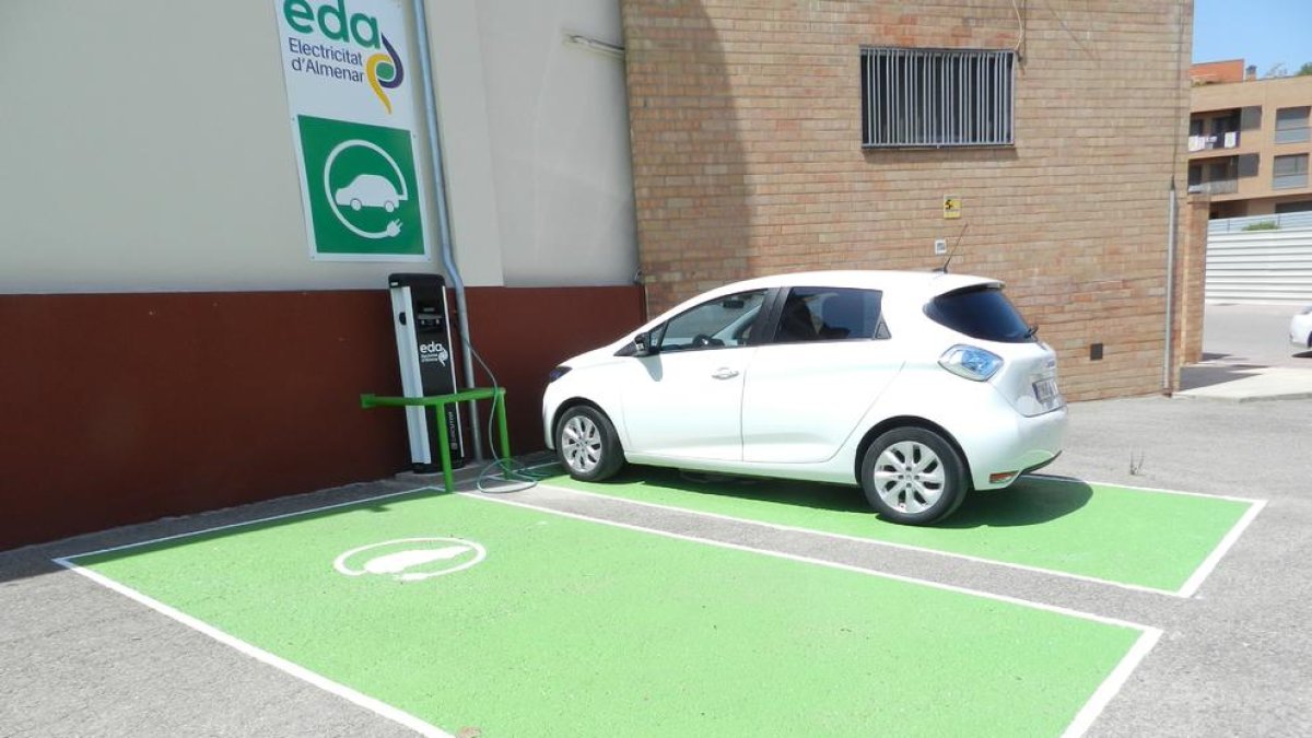 Almenar puede cargar ya vehículos eléctricos