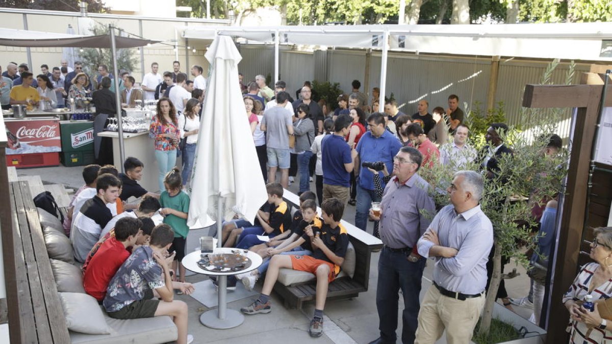 Un moment de la festa de clausura de la temporada que va celebrar ahir el Força Lleida.