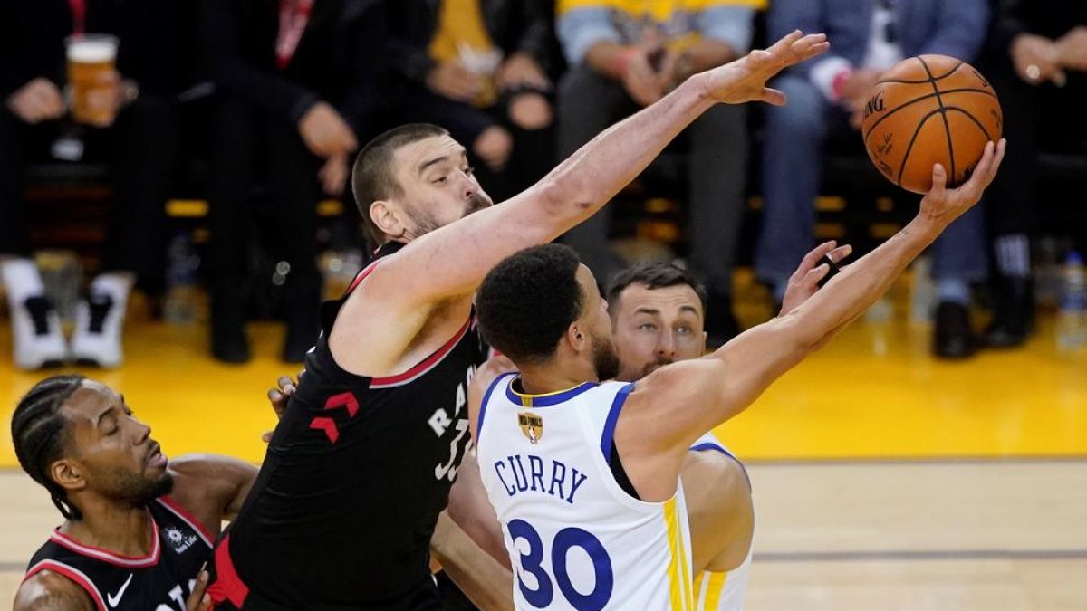 Los Raptors de Gasol se avanzan 2-1 en la Final NBA