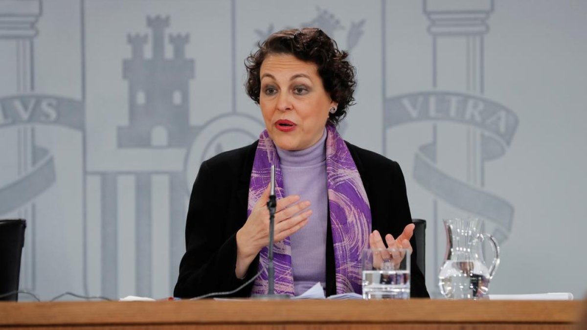 La ministra de Treball, Magdalena Valerio, durant la roda de premsa posterior al Consell de Ministres.