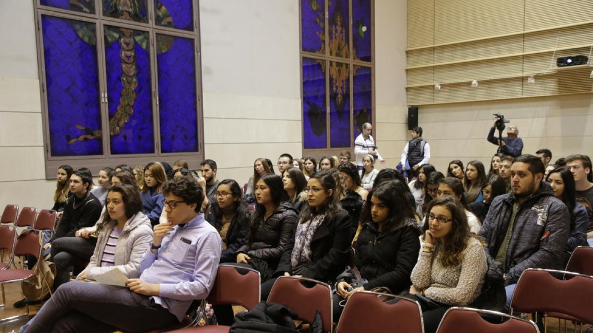 Acte de recepció celebrat el mes passat a joves estrangers que aquest curs estudien a la UdL.