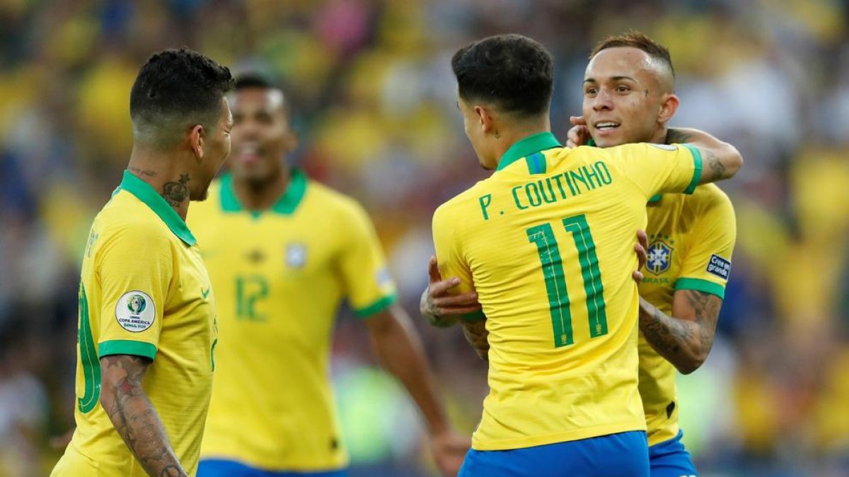 Coutinho celebra un dels gols que va marcar ahir Brasil a la final en què va derrotar Perú.