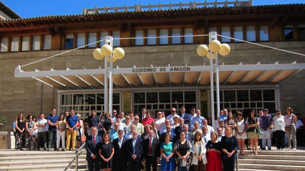 El Gobierno aragonés se concentró el jueves para mostrar su repulsa al crimen en Andorra (Teruel).