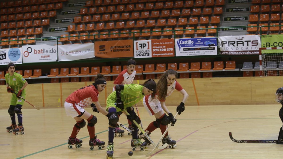 La selección de Lleida, campeona de Catalunya de hockey femenino sub-18