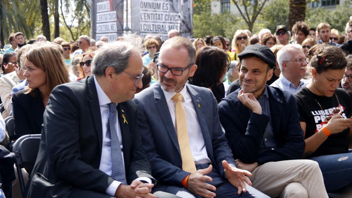 L'acte d'Òmnium amb Quim Torra, Josep Costa i Jaume Asens.