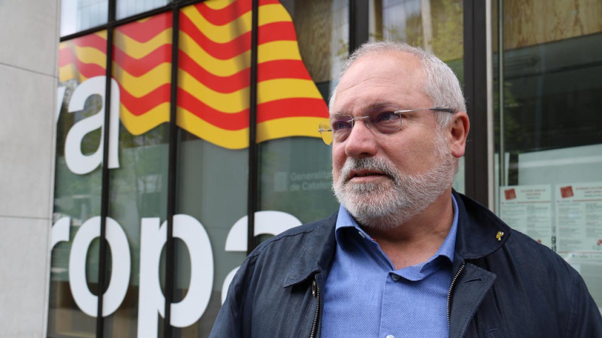 El candidato de JxCat a la alcaldía de Terrassa, Lluís Puig, durante la entrevista con la ACN en Bruselas.