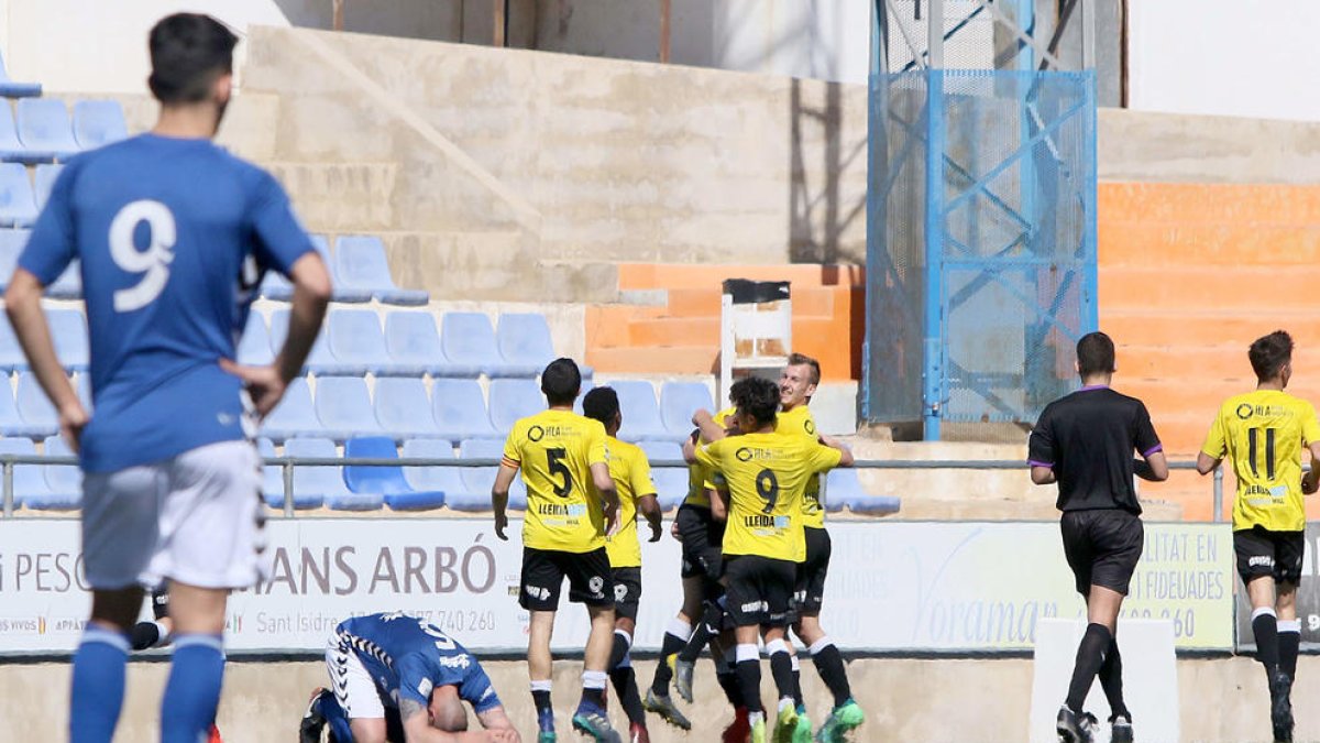 El Lleida Esportiu B supo sufrir en defensa para llevarse los tres puntos y alejarse del descenso.