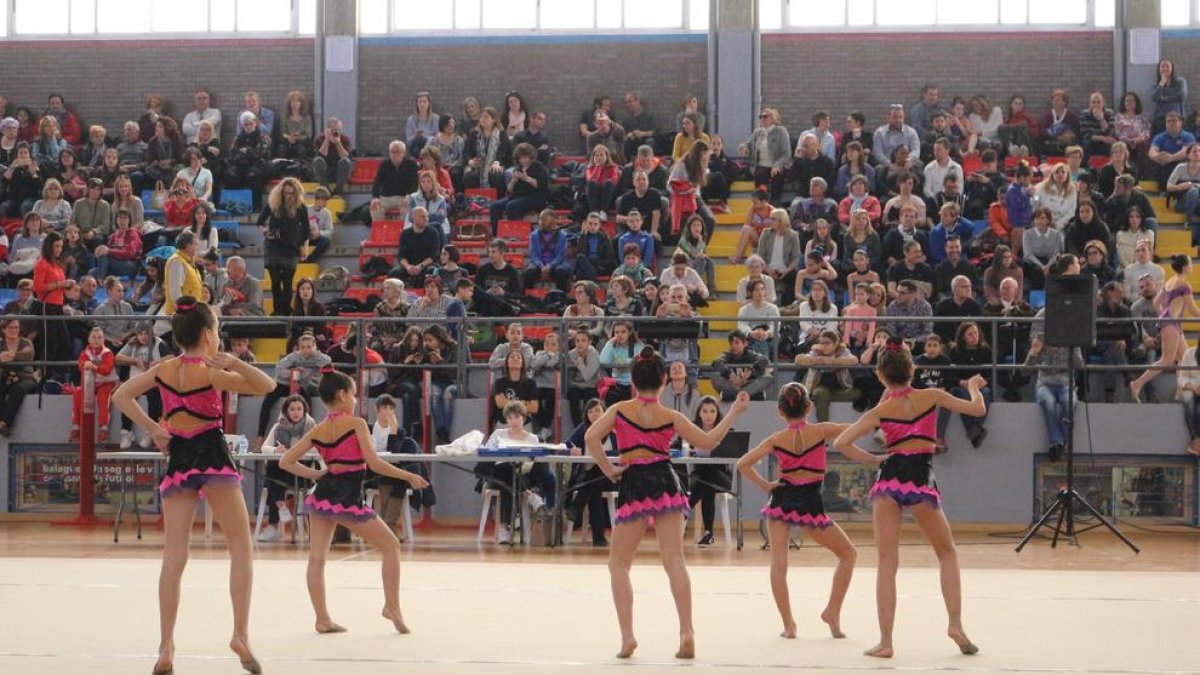 Más de 500 gimnastas en el trofeo de rítmica de Balaguer