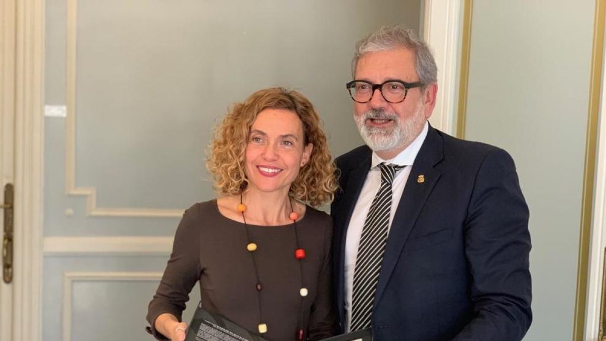 Larrosa, con la ministra Batet este martes en Madrid.