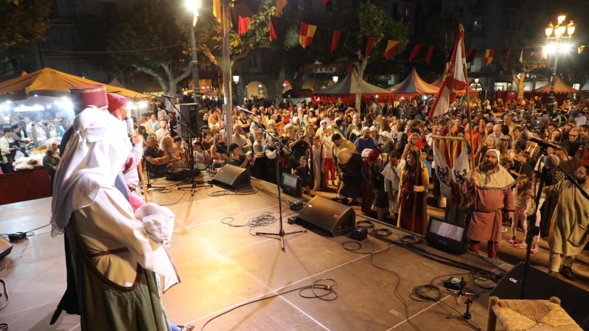 La plaça del Mercadal va acollir ahir la presentació de l’Infant Pere.