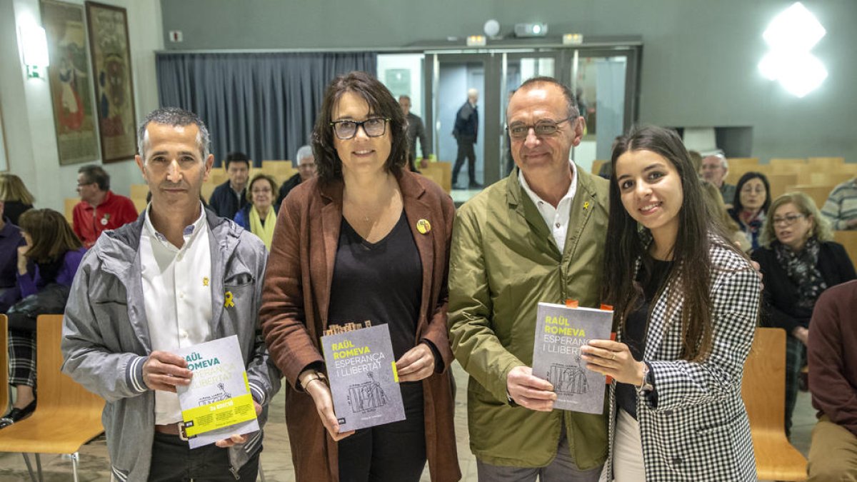 Miquel Serra, Diana Riba y Pueyo, en la presentación del libro,