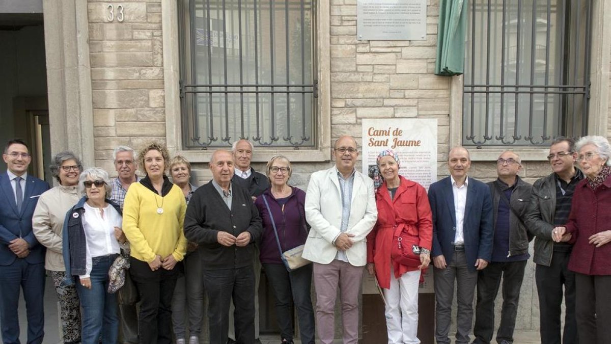 Veïns del carrer, amb l’alcalde i els edils.