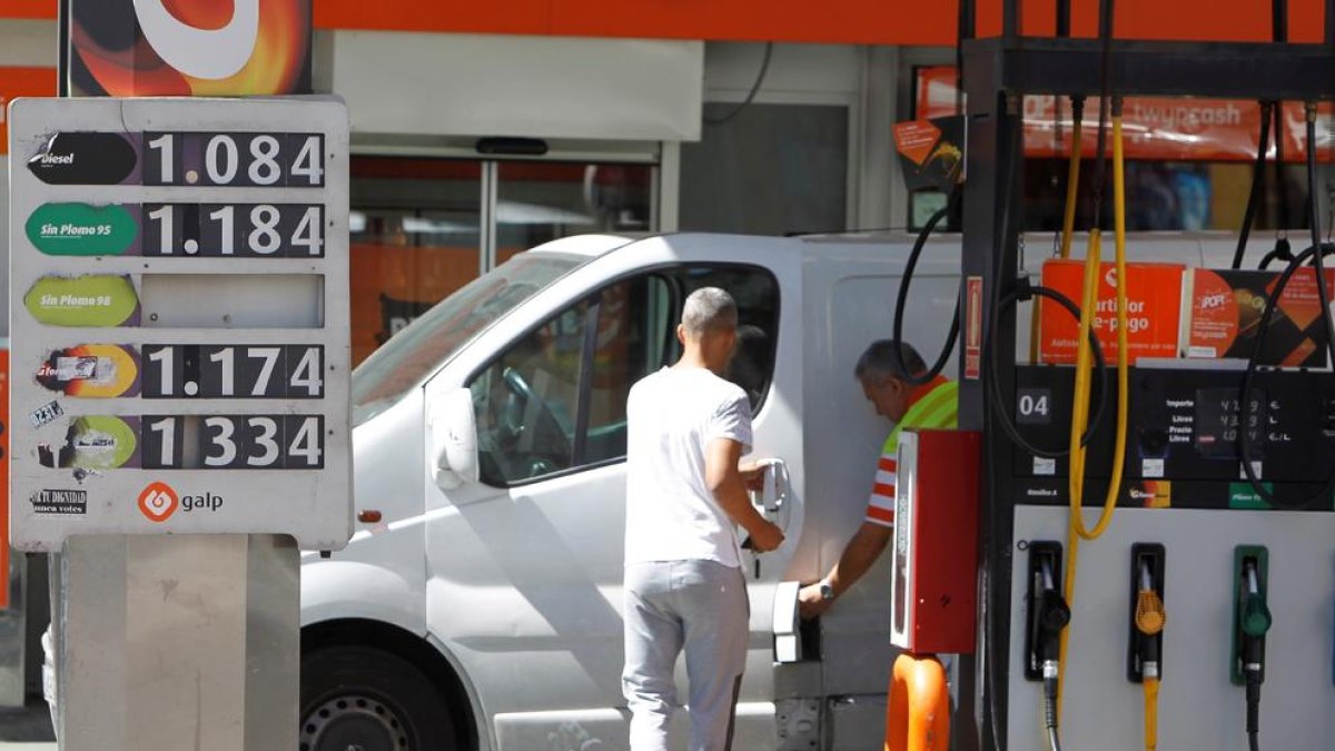 Los carburantes contribuyeron en febrero a subir los precios.