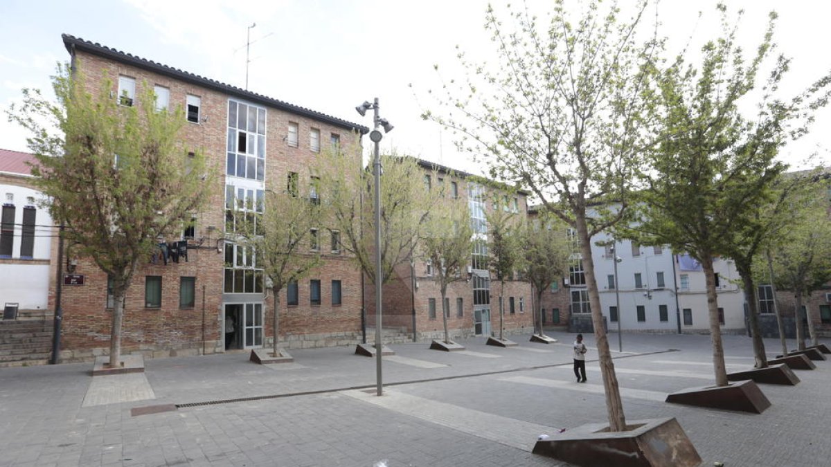 Imagen de archivo de la plaza dels Gramàtics de Lleida.