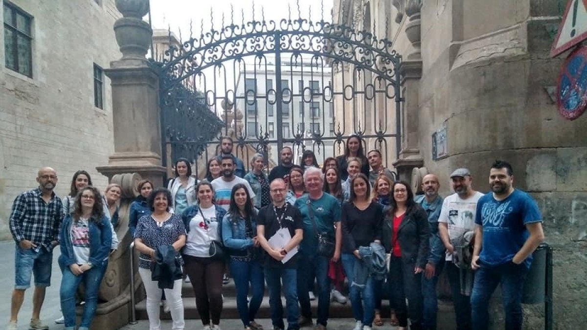 Uno de los grupos que durante los últimos sábados ha llevado a cabo la ruta de la Lleida Misteriosa. 