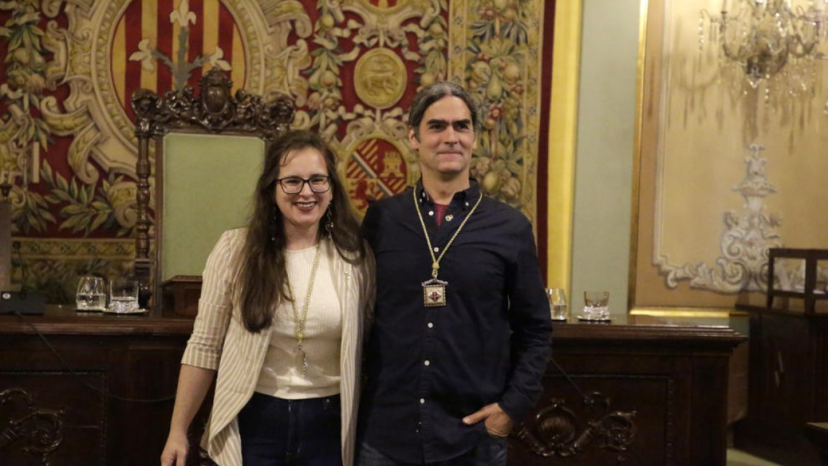 Sergi Talamonte y Elena Ferré, tras ser nombrados concejales. 