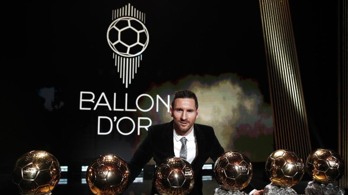Leo Messi posa amb les sis Pilotes d’Or que ha conquerit en la seua brillant carrera.
