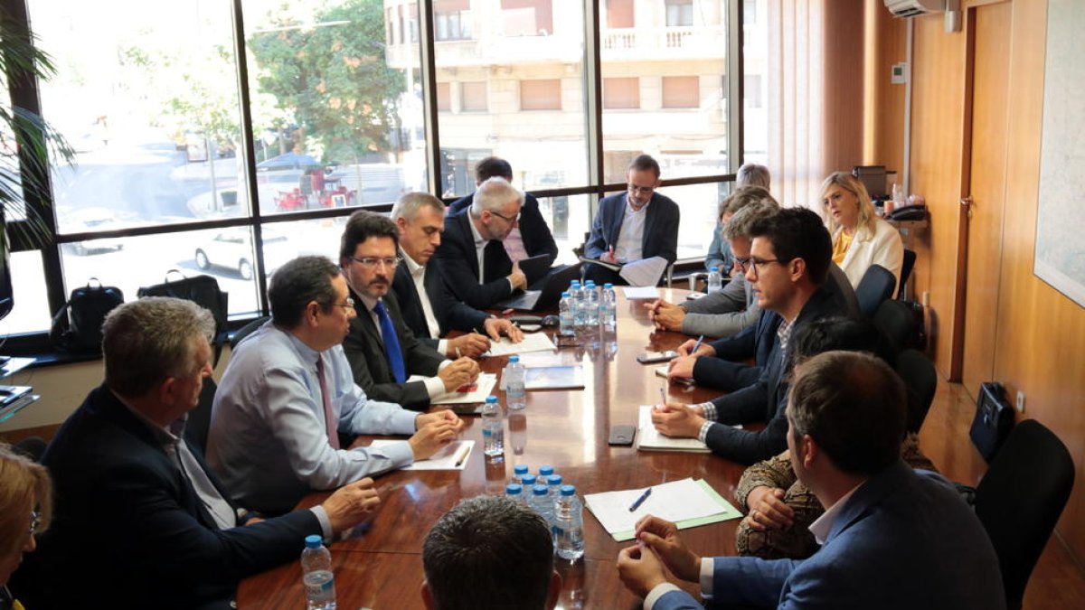 Imagen de la reunión de ayer de la mesa estratégica del aeropuerto de Alguaire. 