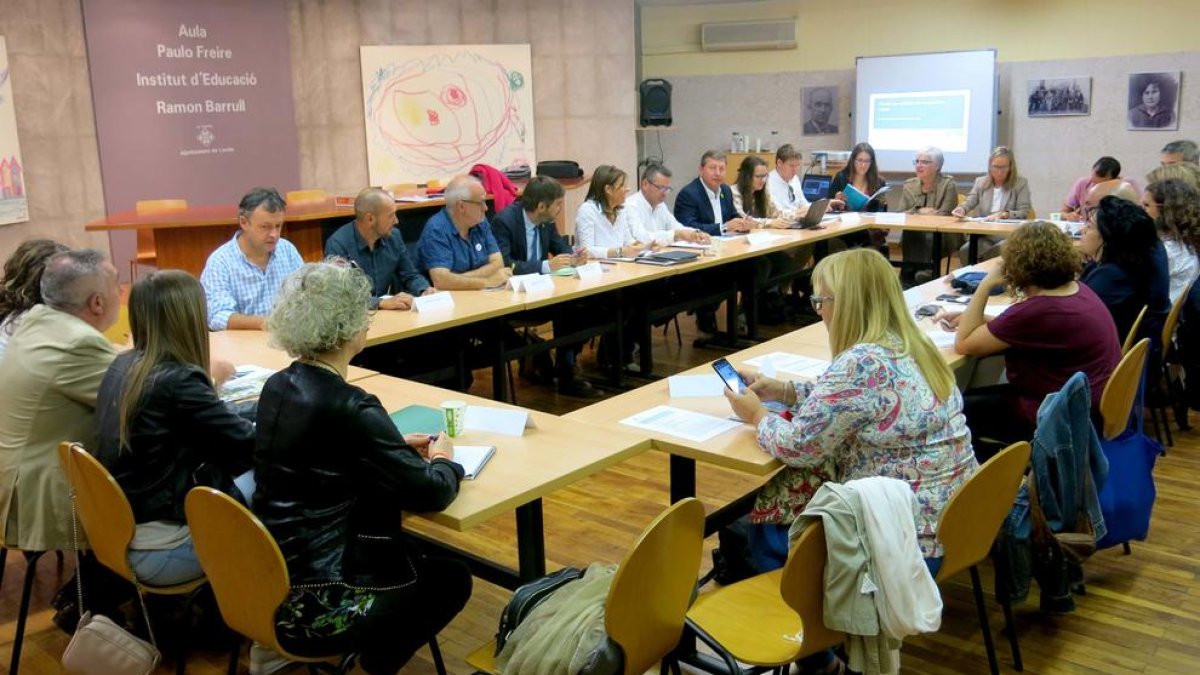 La reunión sobre la campaña de atención a los temporeros en Lleida.