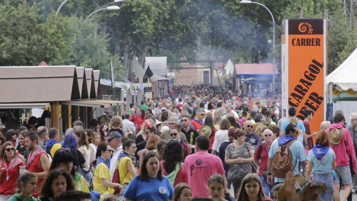 Vista del público en la pasada edición del Aplec del Caragol de Lleida. 